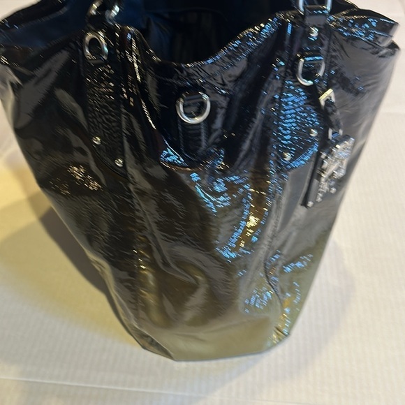 Prada authentic patent black and gold hobo bag with straps and inside pockets - Picture 6 of 16